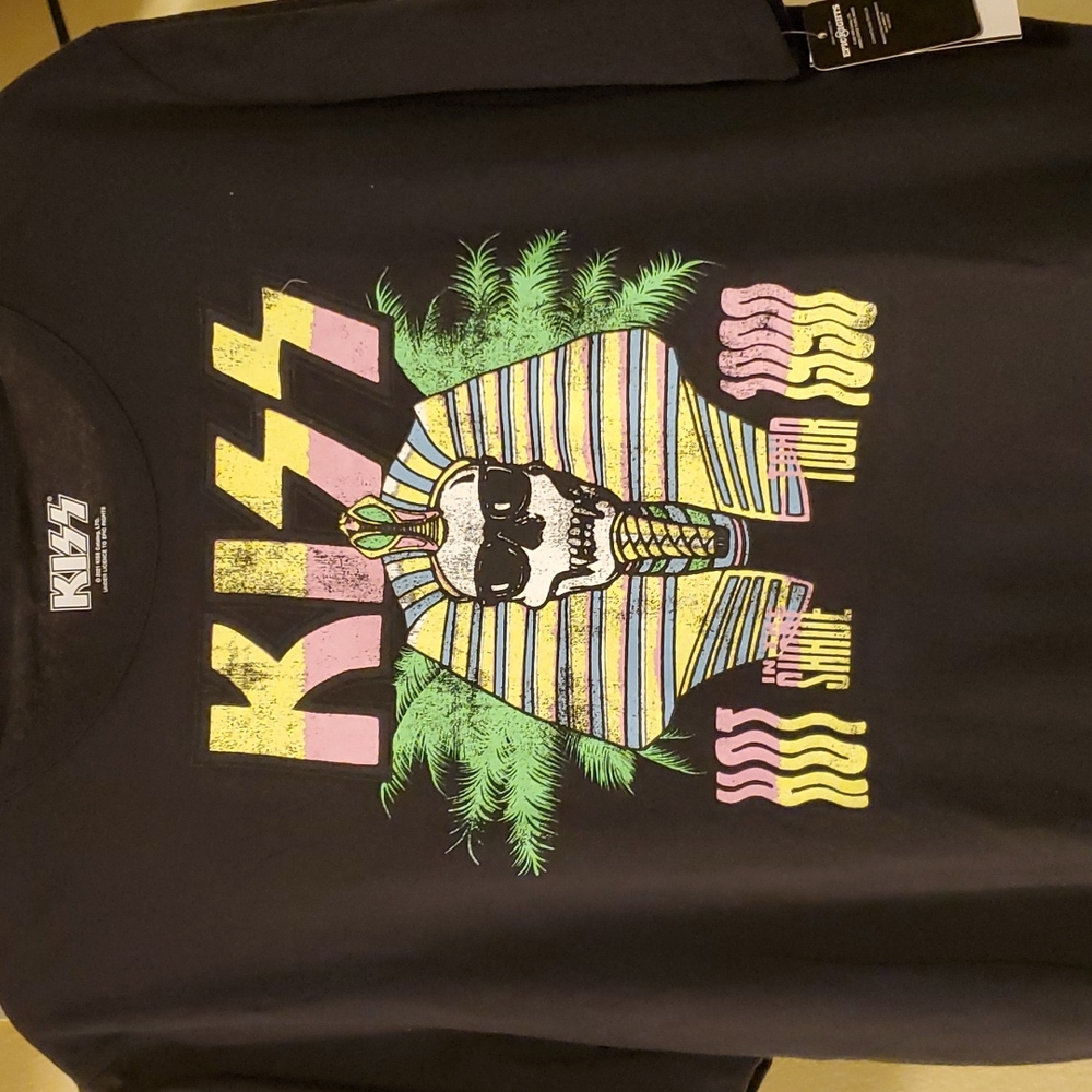 KIZZ tee in sz S/M